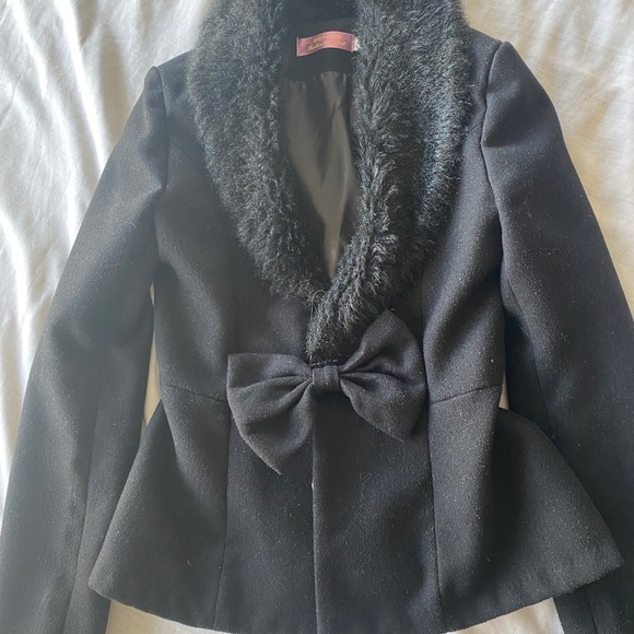 PEPLUM BLACK COAT - Picture 1 of 3